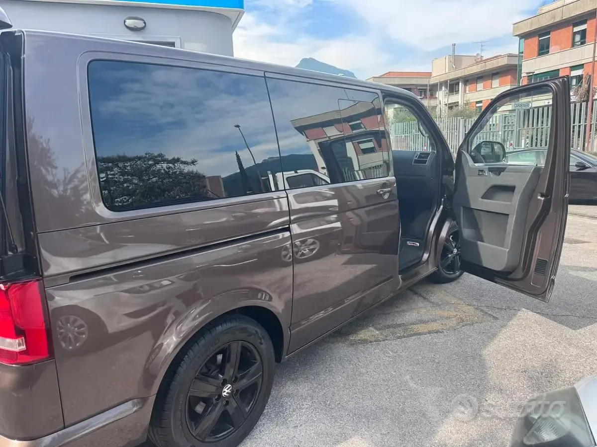Usata VW T5 140 CV (102 kW) 2011 Marrone Furgone