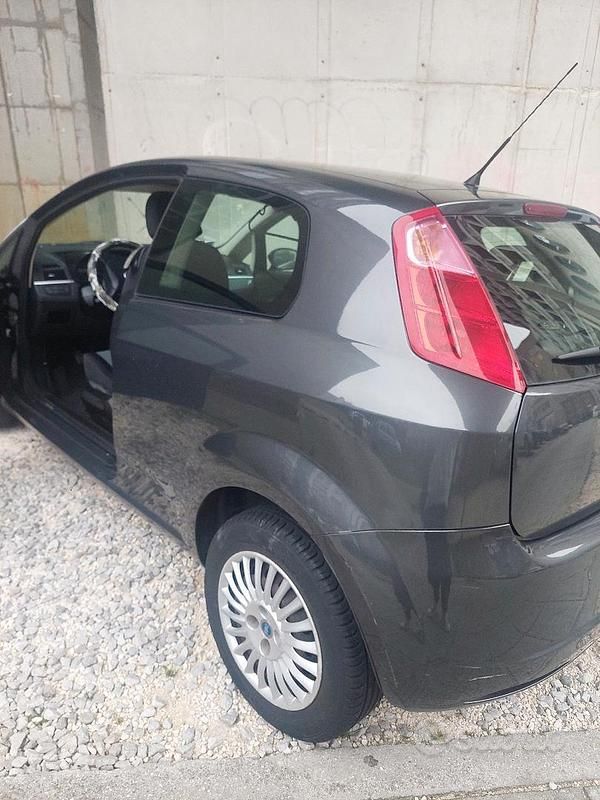Usata Fiat Punto 77 CV (56 kW) 2007 Grigio Utilitaria