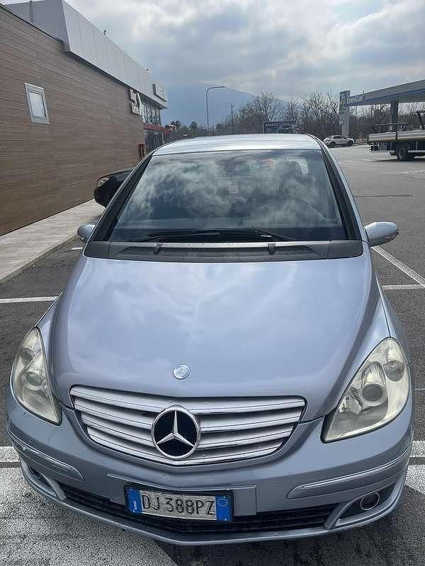 Usata Mercedes B180 109 CV (80 kW) 2006 Argento Monovolume