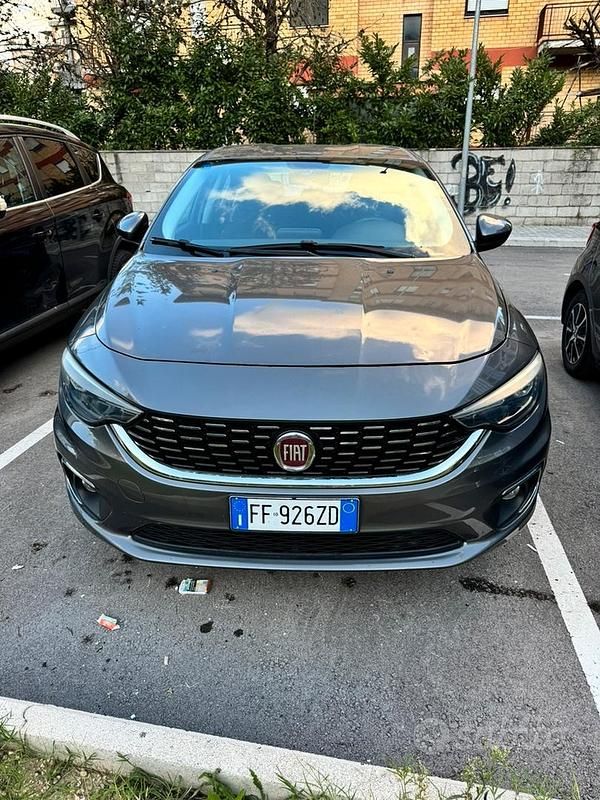 Grigio Usata 2016 Fiat Tipo Lounge Tre volumi | 8500 € (Buon prezzo) - Immagine 1/4