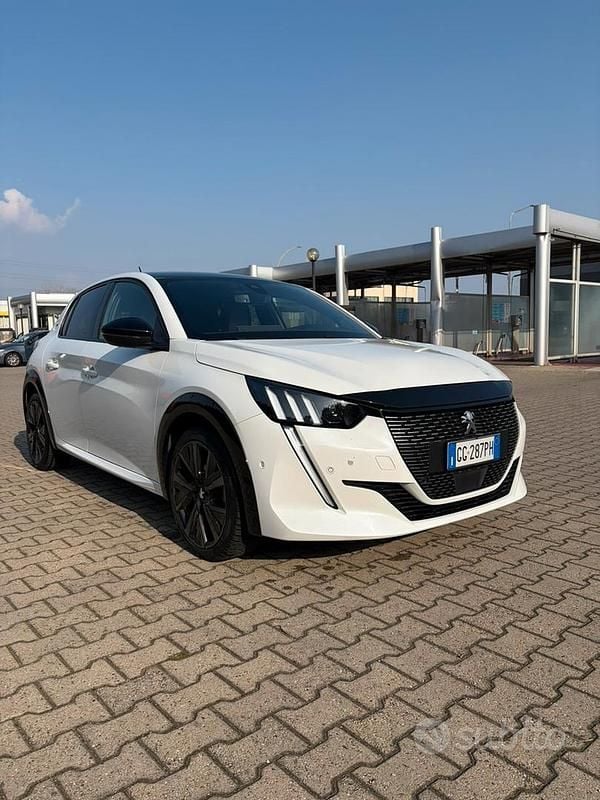 Usata Peugeot 208 GT 100 CV (73 kW) 2021 Bianco Utilitaria