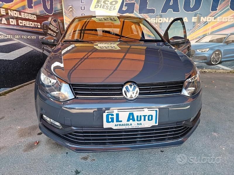 Grigio Usata 2015 VW Polo Tre volumi | 7199 € (Ottimo prezzo) - Immagine 1/4