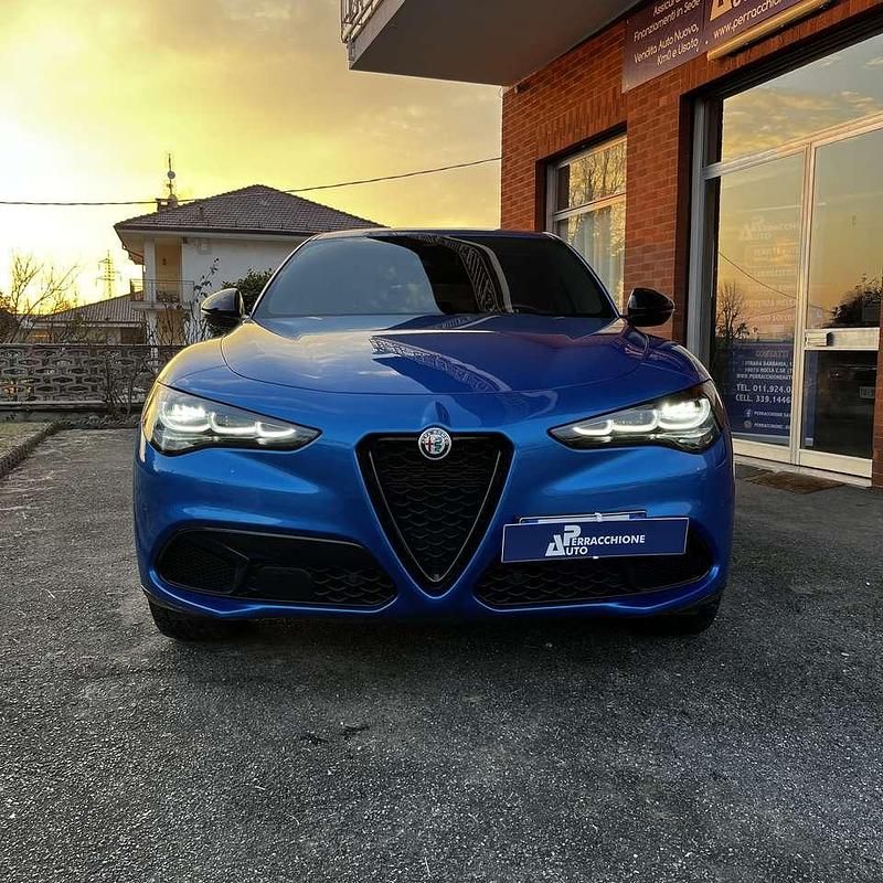 Usata Alfa Romeo Stelvio Veloce 209 CV (153 kW) 2024 Blu misano SUV