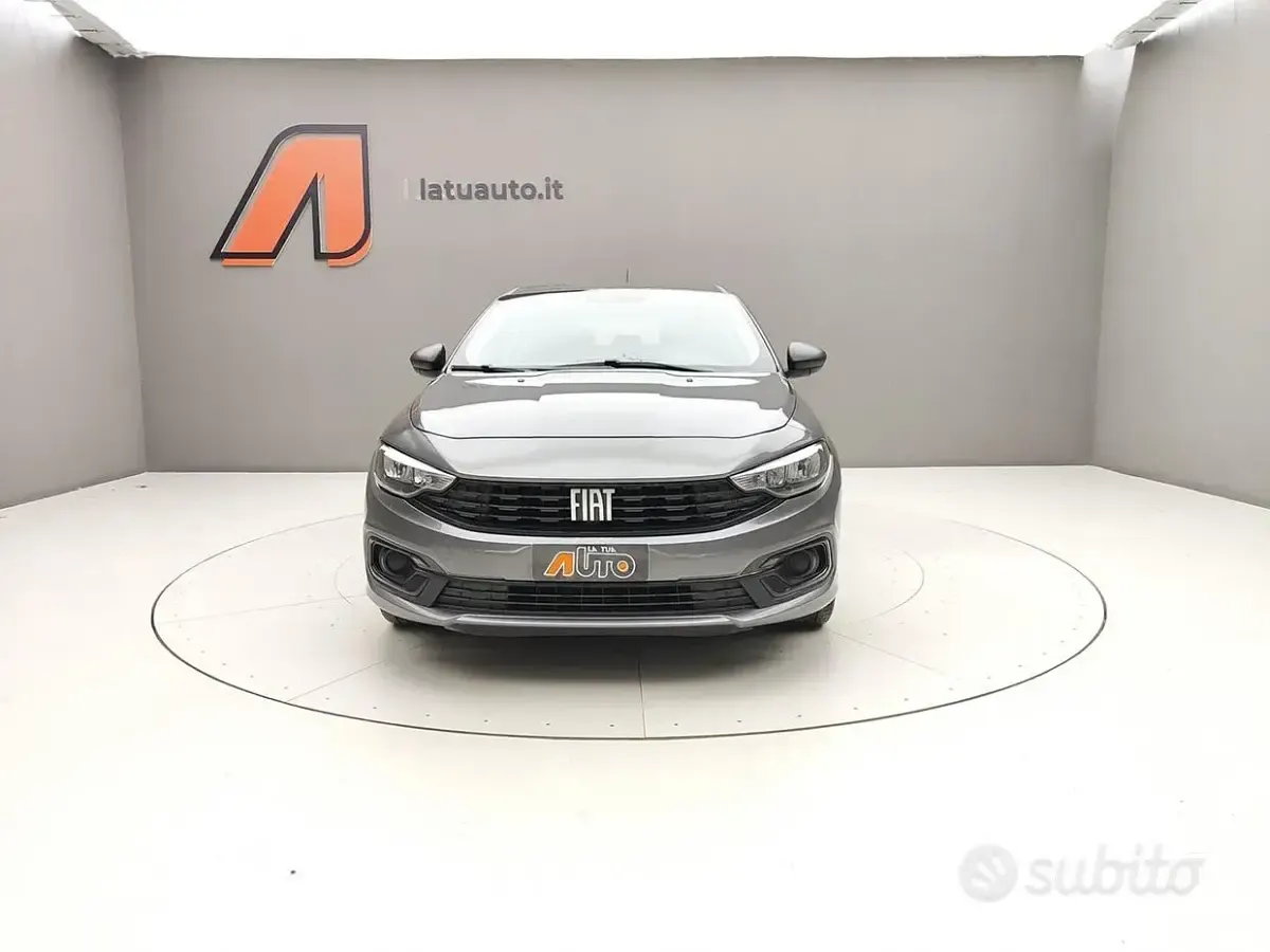 Usata Fiat Tipo 101 CV (74 kW) 2023 Grigio colosseo Berlina