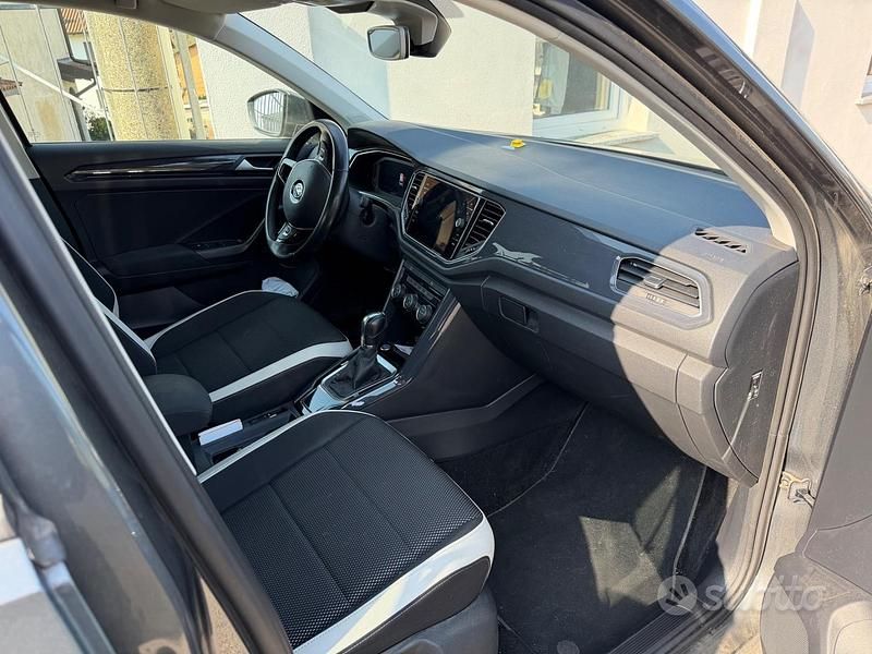 Usata VW T-Roc 150 CV (110 kW) 2019 Grigio SUV