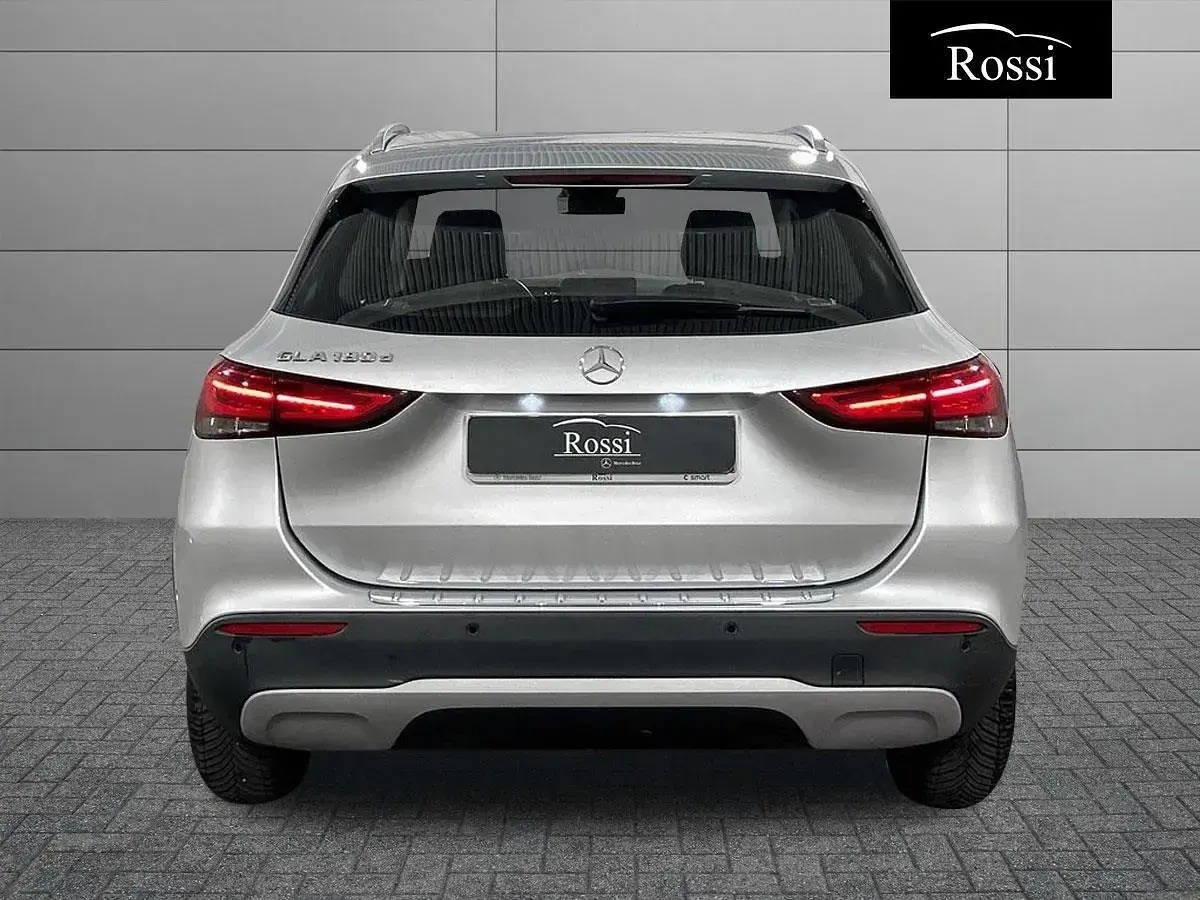Usata Mercedes GLA180 Business 116 CV (85 kW) 2021 Argento metallizzato SUV