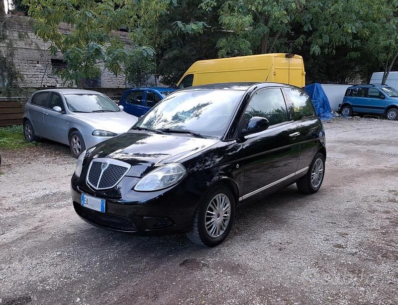 Usata Lancia Ypsilon 60 CV (44 kW) 2010 Utilitaria