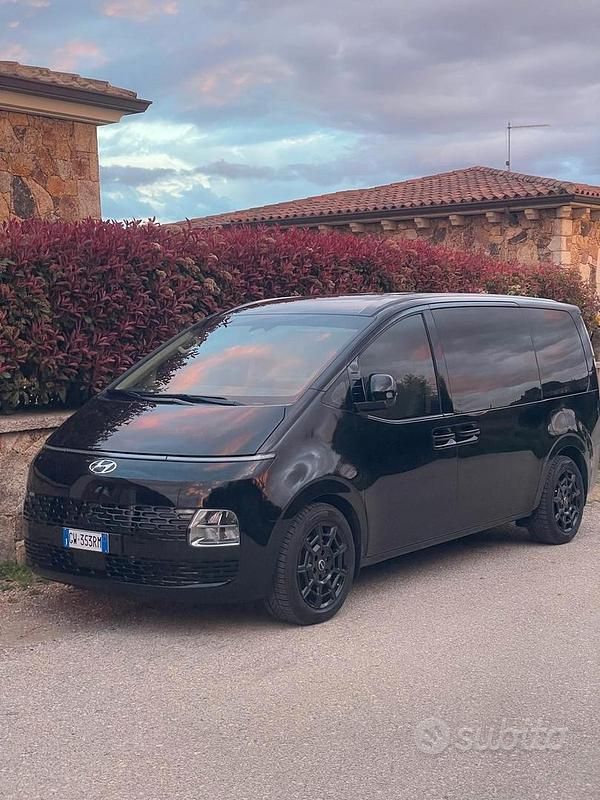 Usata Hyundai Staria 177 CV (130 kW) 2024 Nero Monovolume