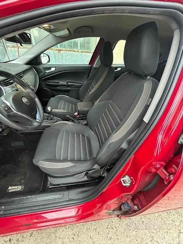 Usata Alfa Romeo Giulietta 120 CV (88 kW) 2019 Rosso Utilitaria