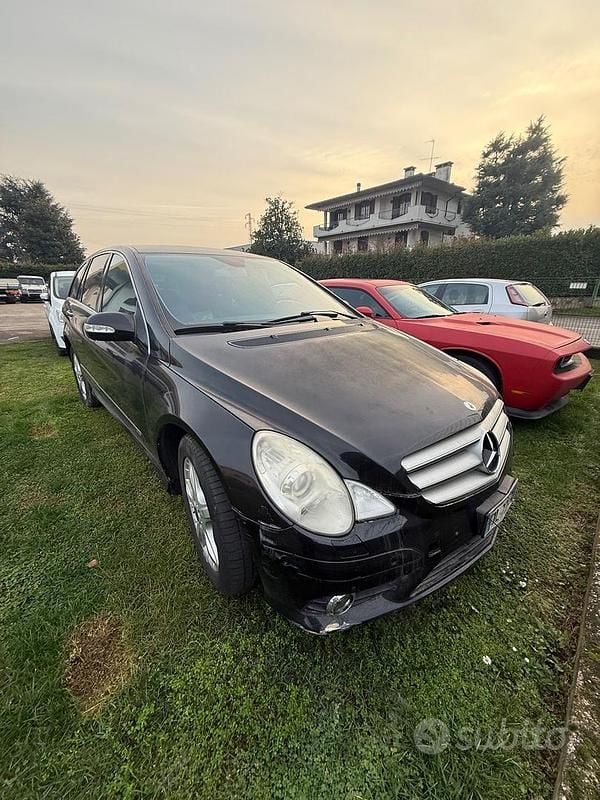 Usata Mercedes R280 190 CV (139 kW) 2007 Nero Monovolume