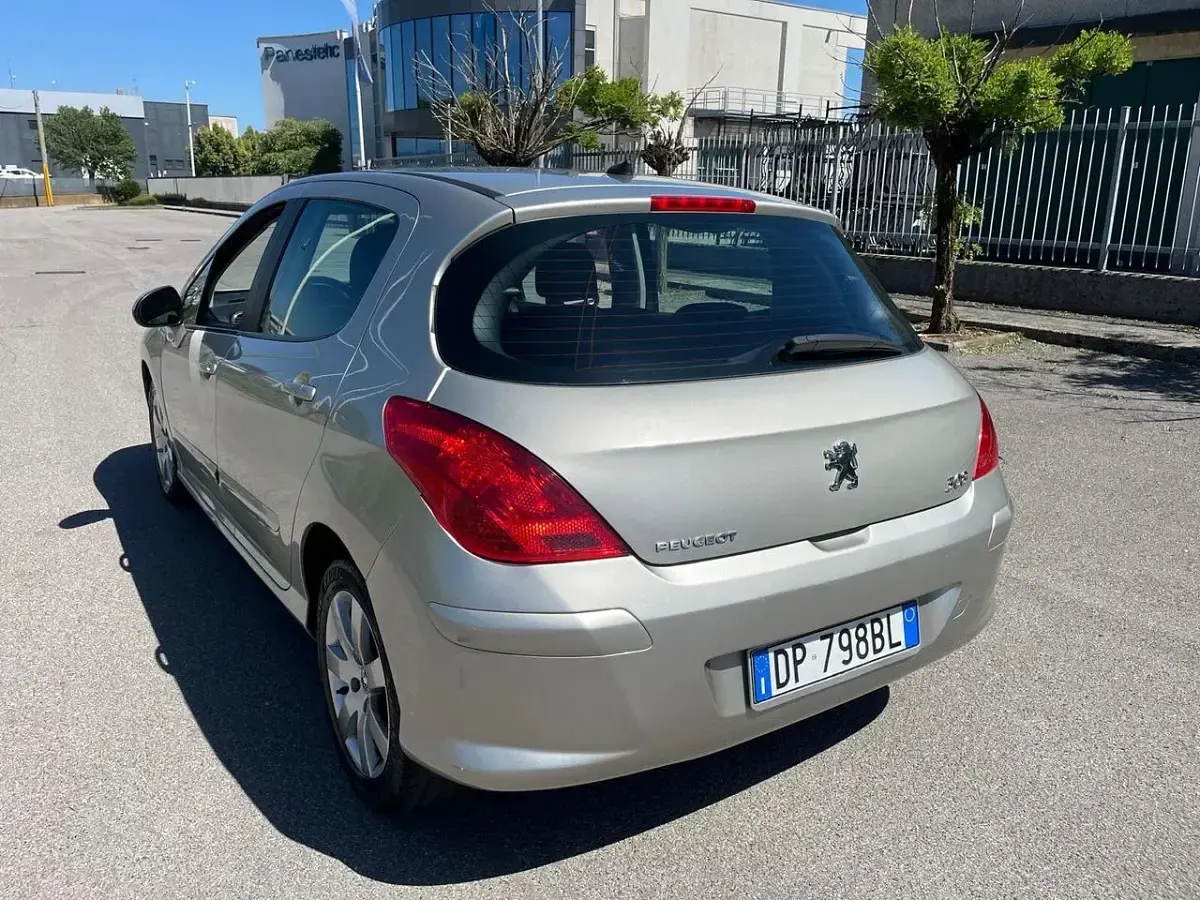 Usata Peugeot 308 109 CV (80 kW) 2008 Argento Berlina