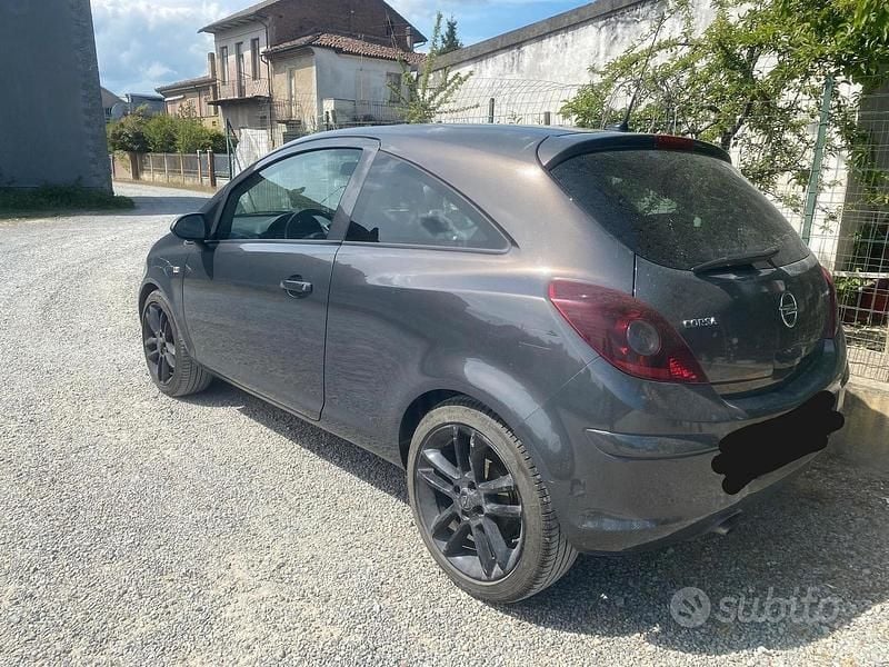 Usata Opel Corsa 75 CV (55 kW) 2014 Grigio Utilitaria