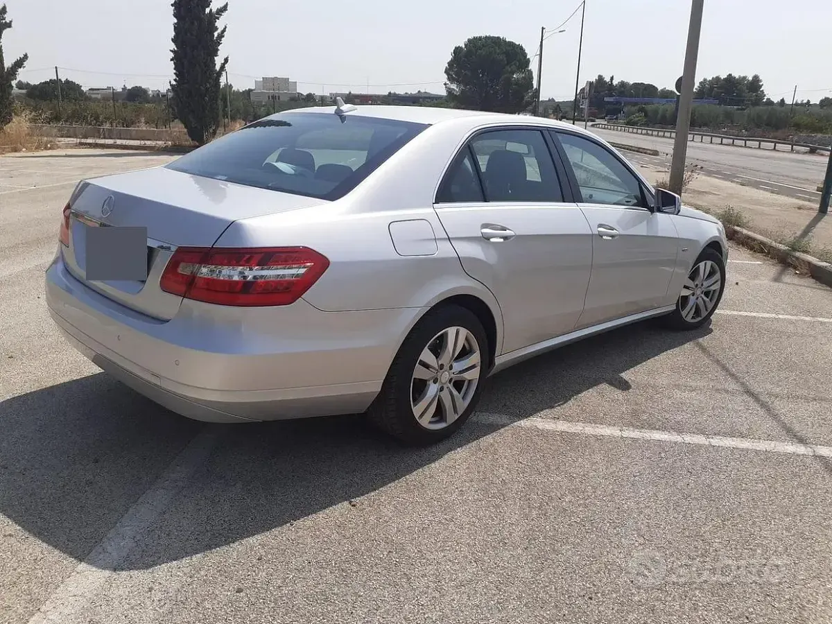 Usata Mercedes E220 Avantgarde 170 CV (125 kW) 2013 Grigio Berlina