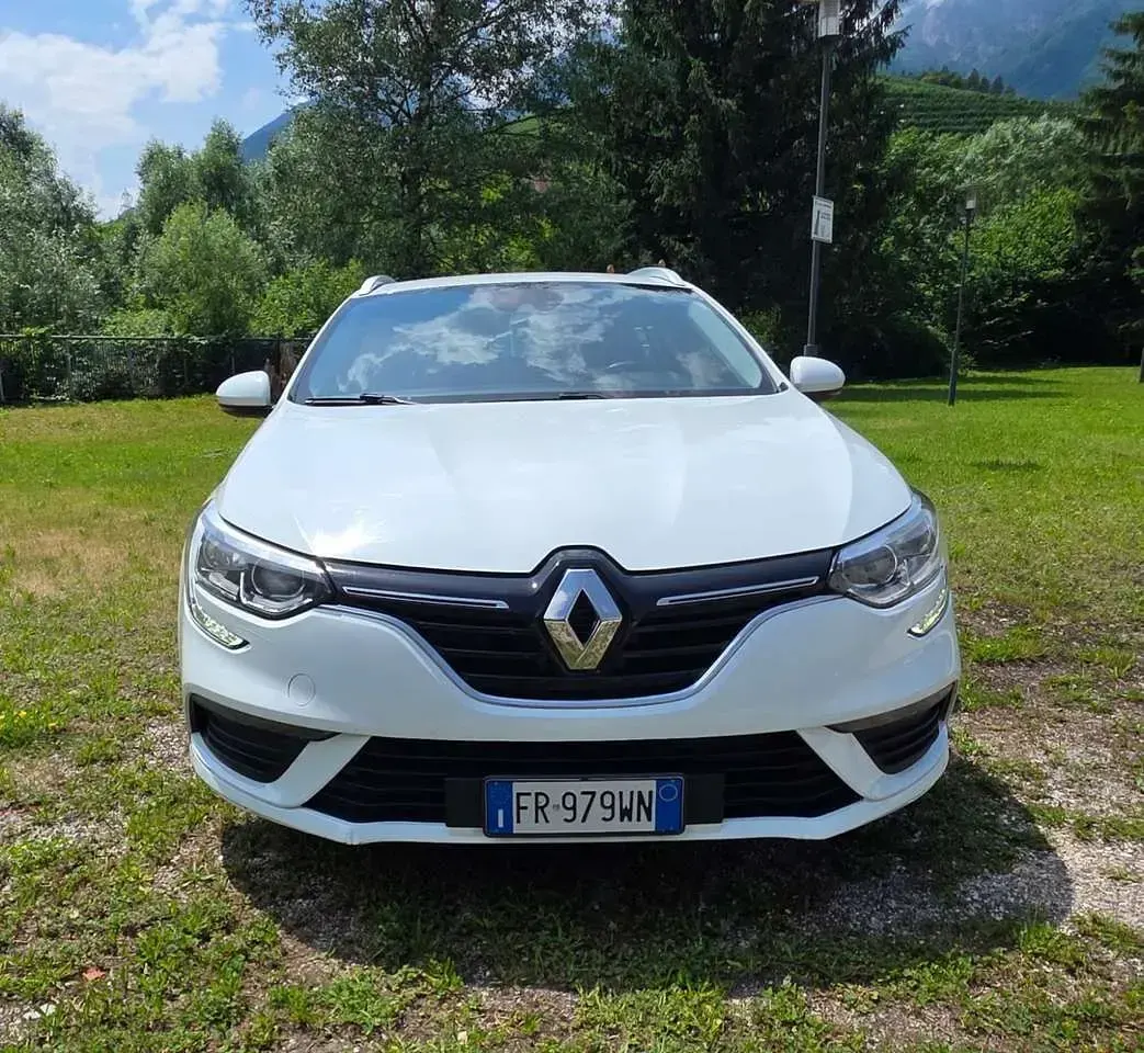 Usata Renault Mégane GrandTour LIMITED 110 CV (80 kW) 2018 Bianco Station wagon
