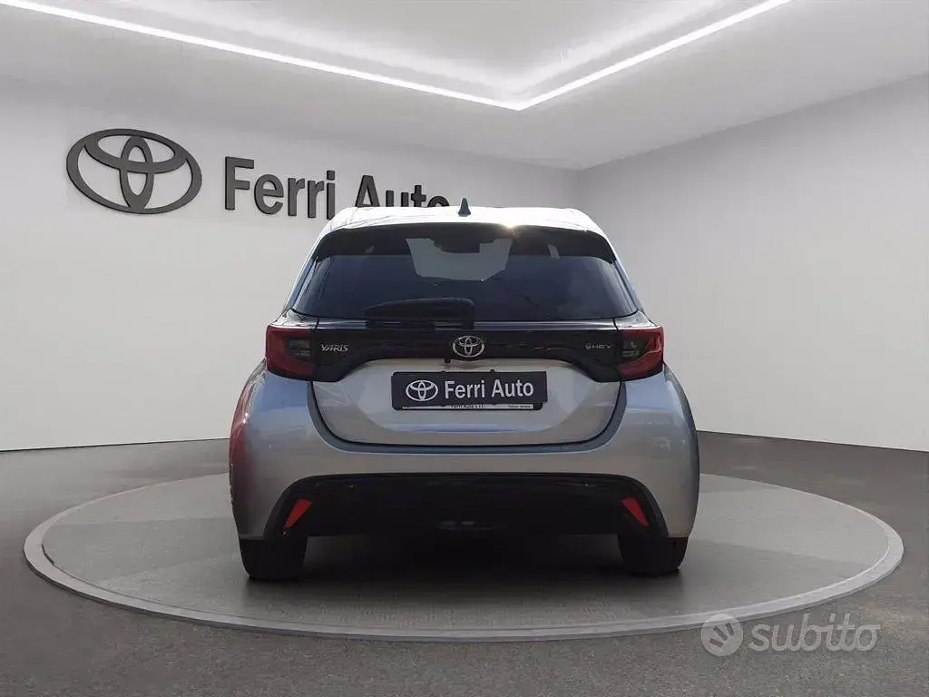 Usata Toyota Yaris Lounge 131 CV (96 kW) 2026 Grigio Utilitaria
