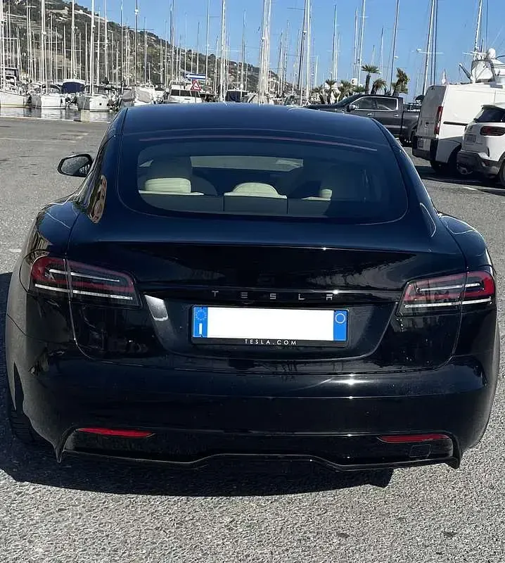 Usata Tesla Model S Long Range AWD 217 kW (296 CV) 2023 Nero Utilitaria