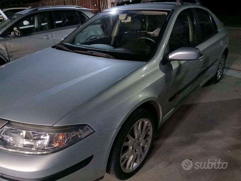 Usata Renault Laguna II 120 CV (88 kW) 2002 Grigio Berlina