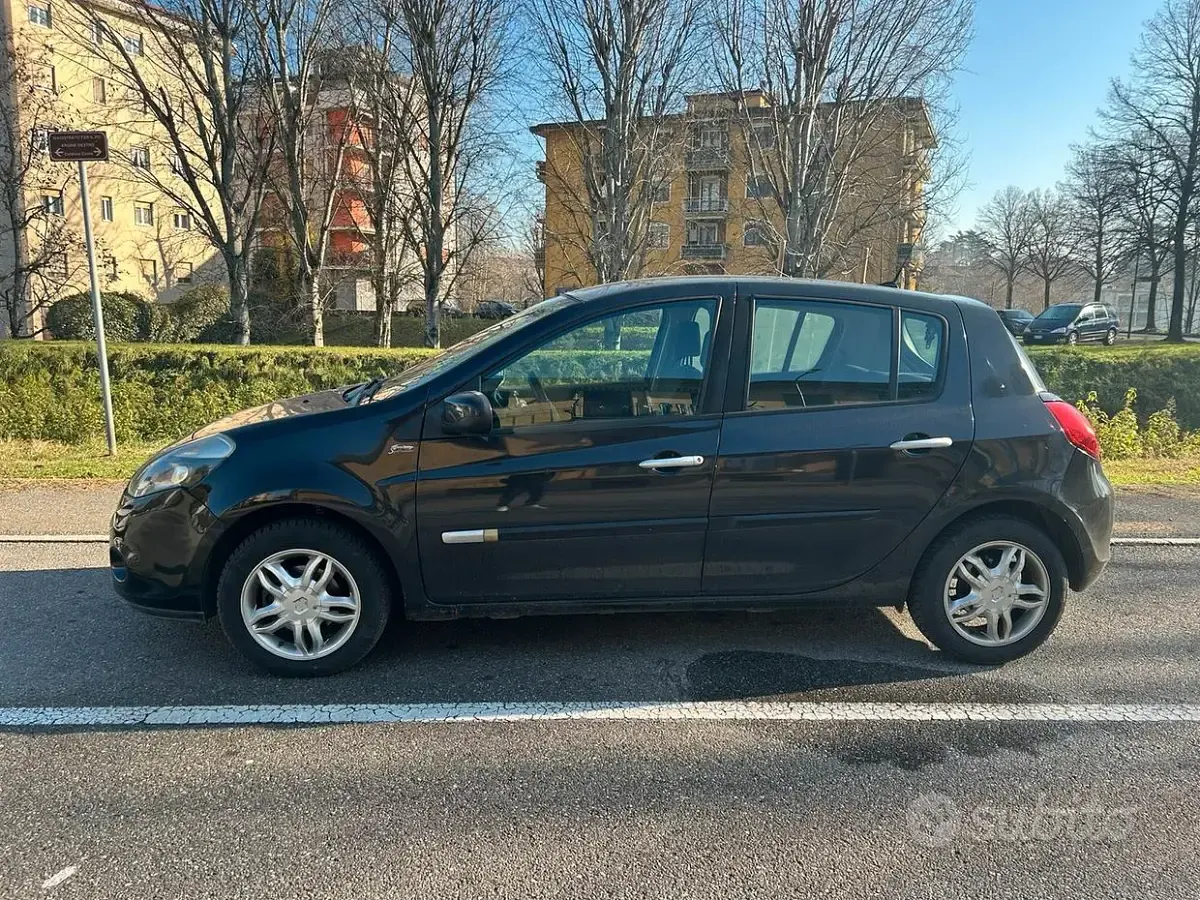 Usata Renault Clio II 85 CV (62 kW) 2010 Nero Berlina
