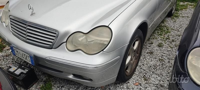 Usata Mercedes C220 Elegance 149 CV (109 kW) 2004 Grigio Berlina