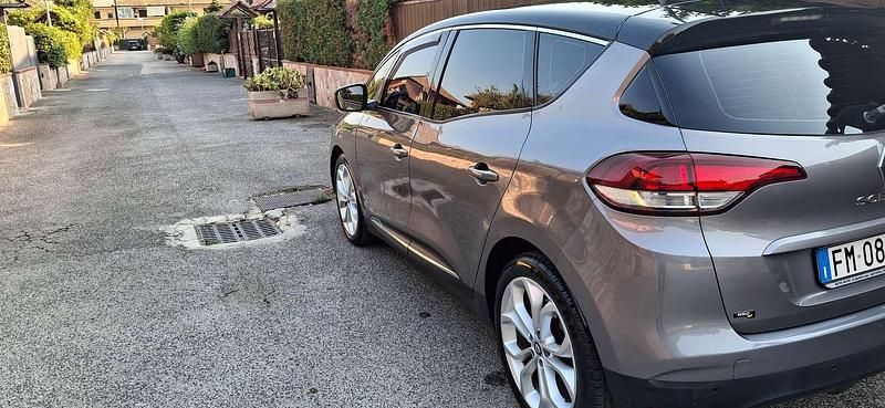 Usata Renault Scénic IV Zen 110 CV (80 kW) 2017 Grigio Monovolume