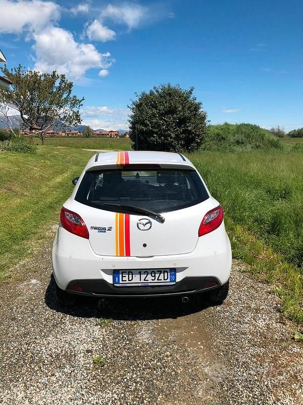 Usata Mazda 2 75 CV (55 kW) 2010 Bianco Berlina