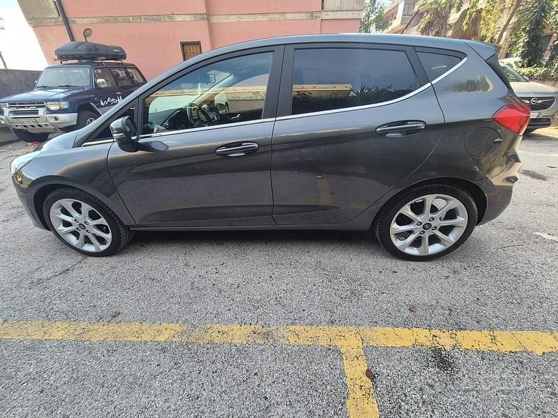 Usata Ford Fiesta Vignale 85 CV (62 kW) 2018 Grigio Berlina