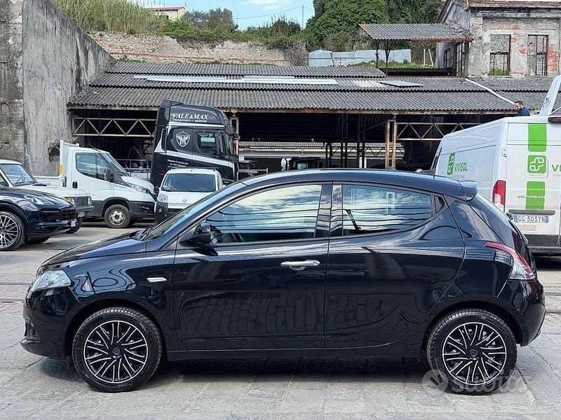 Usata Lancia Ypsilon S 69 CV (50 kW) 2023 Nero Utilitaria