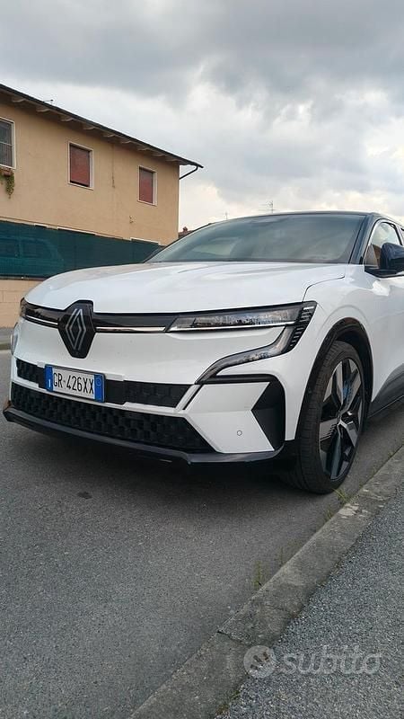 Usata Renault Megane E-Tech 161 kW (220 CV) 2023 Bianco SUV