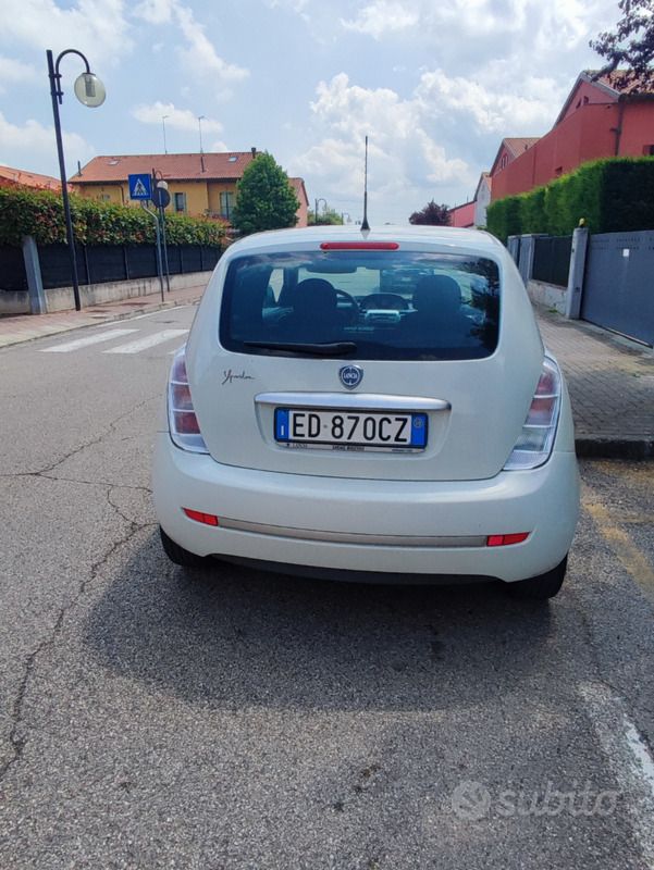 Usata 2010 Lancia Ypsilon Due volumi | 2500 € (Ottimo prezzo) - Immagine 1/4