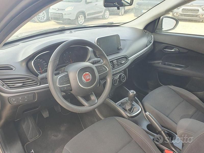 Usata Fiat Tipo Lounge 95 CV (69 kW) 2018 Oro Station wagon