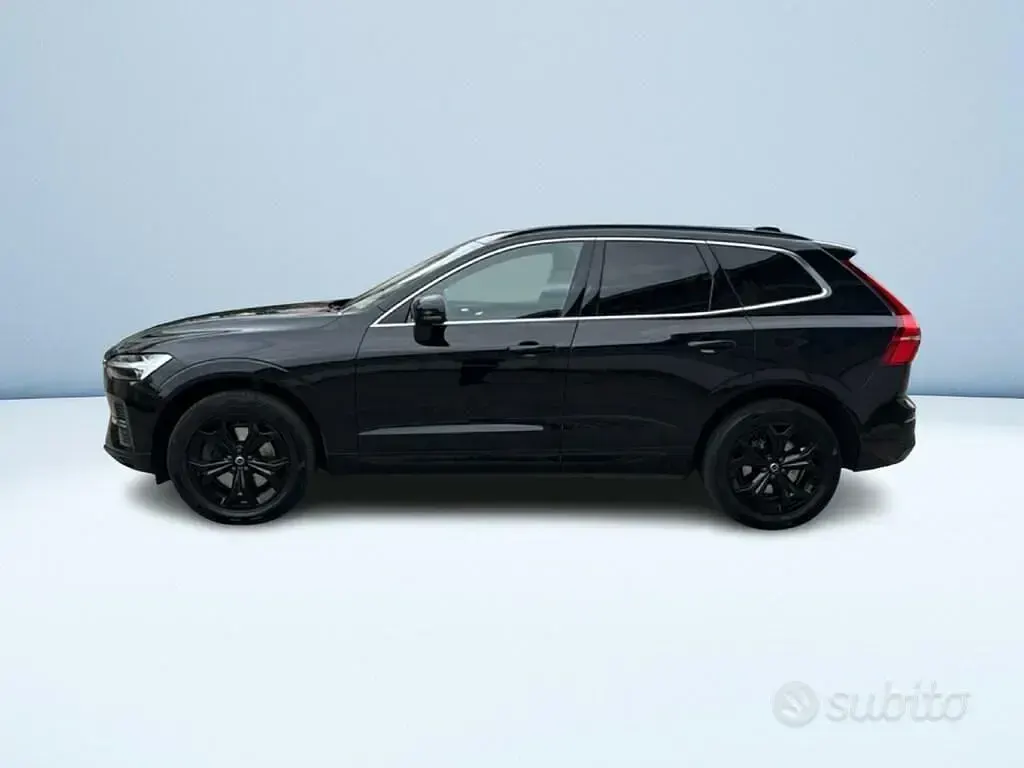 Usata Volvo XC60 Momentum 197 CV (144 kW) 2022 Nero metallizzato SUV