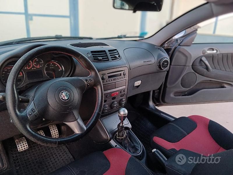 Usata Alfa Romeo GT 150 CV (110 kW) 2008 Grigio Coupé