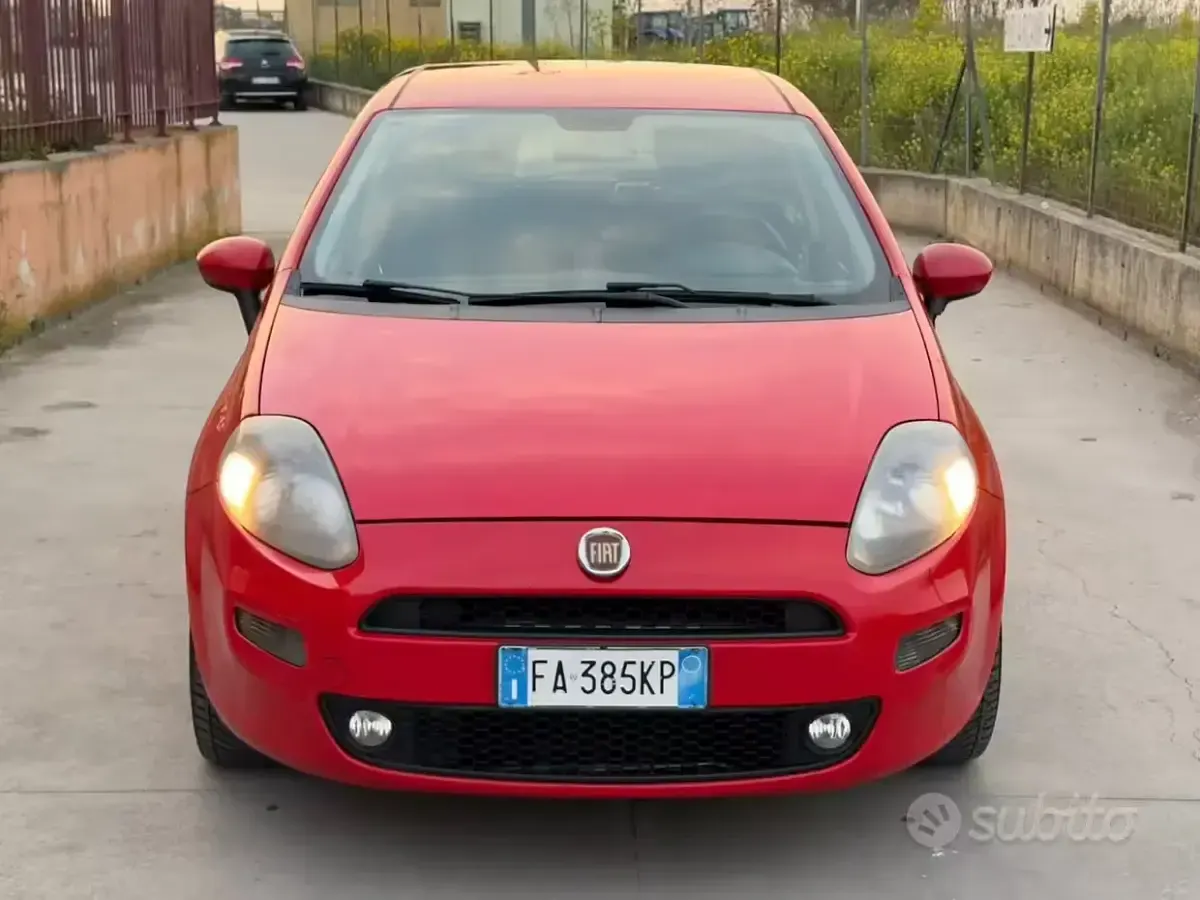 Usata Fiat Punto Lounge 77 CV (56 kW) 2015 Utilitaria