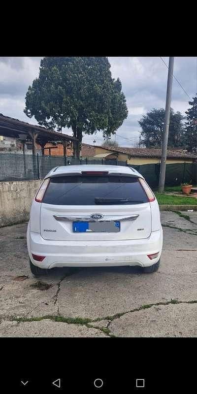 Usata 2009 Ford Focus Tre volumi | 2000 € (Buon prezzo) - Immagine 1/4