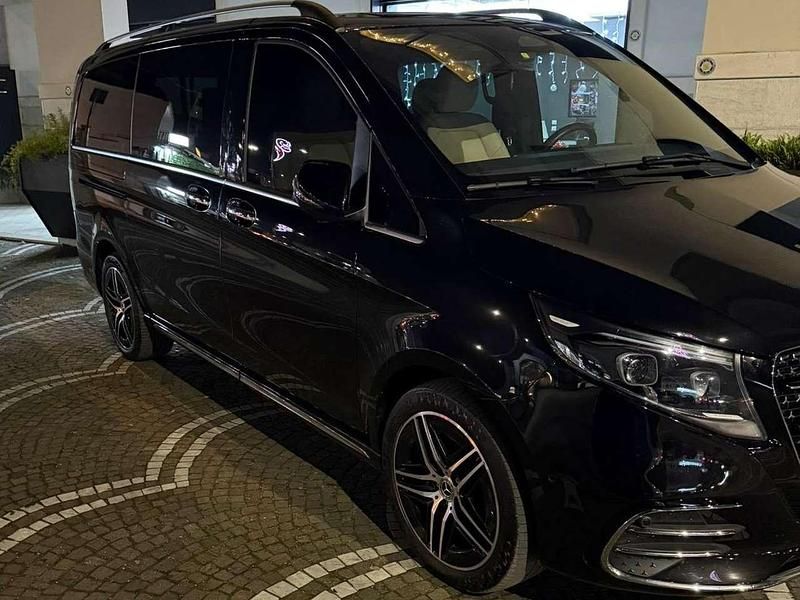 Usata Mercedes V300 Exclusive 237 CV (174 kW) 2025 Nero Monovolume
