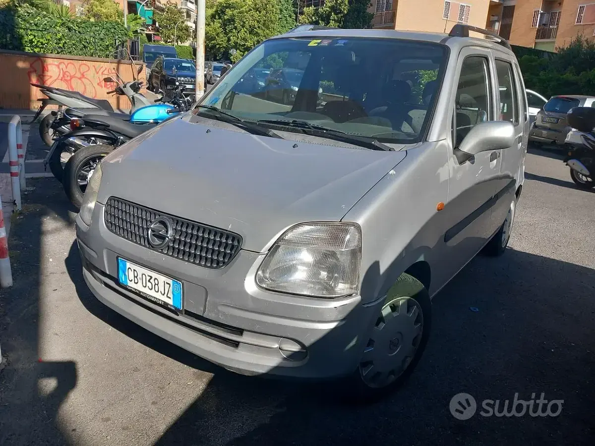Usata Opel Agila 75 CV (55 kW) 2002 Grigio Monovolume