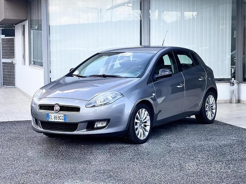 Usata Fiat Bravo 120 CV (88 kW) 2012 Grigio Utilitaria