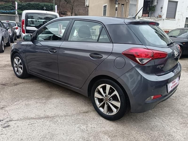 Usata Hyundai i20 Edition 86 CV (63 kW) 2015 Grigio Berlina