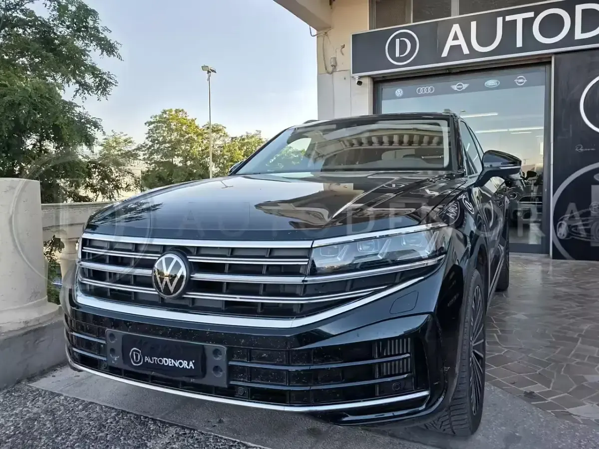 Usata VW Touareg 340 CV (250 kW) 2024 Nero SUV