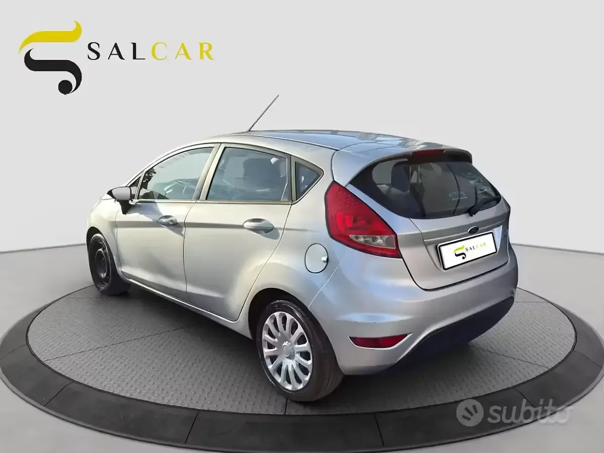 Usata Ford Fiesta Titanium 82 CV (60 kW) 2012 Grigio Berlina