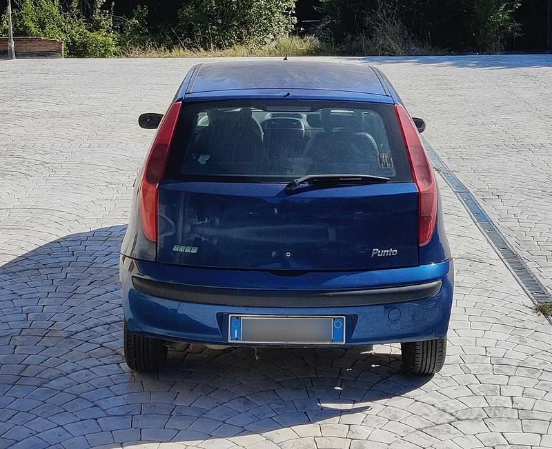 Usata Fiat Punto 86 CV (63 kW) 2003 Blu Utilitaria