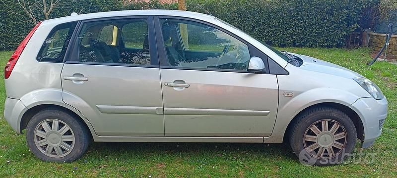 Usata Ford Fiesta 2007 Grigio Utilitaria