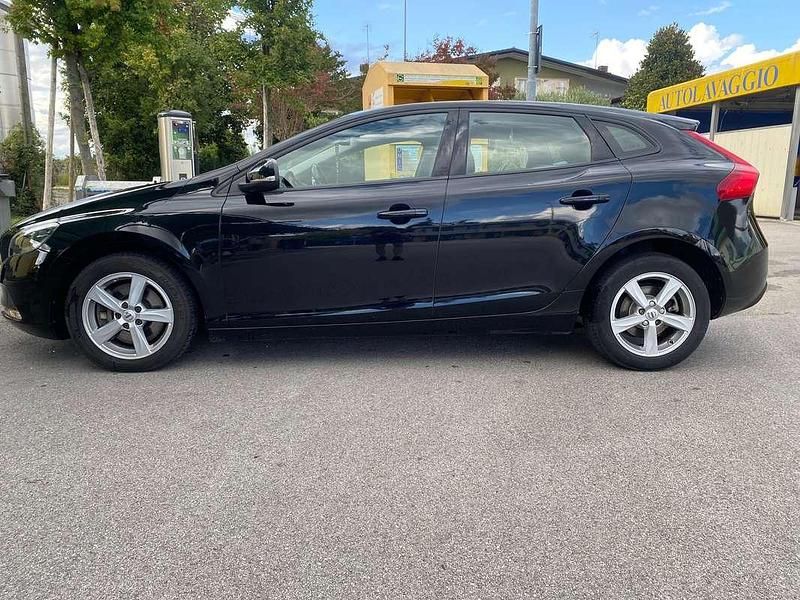 Usata Volvo V40 Business Edition 120 CV (88 kW) 2017 Nero Station wagon