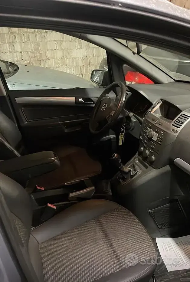 Usata Opel Zafira 130 CV (95 kW) 2007 Grigio Monovolume