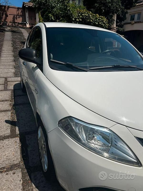 Usata Lancia Ypsilon 2016 Bianco Utilitaria