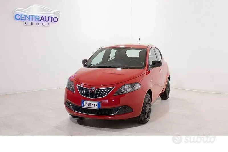 Usata Lancia Ypsilon Silver 69 CV (50 kW) 2023 Rosso Utilitaria