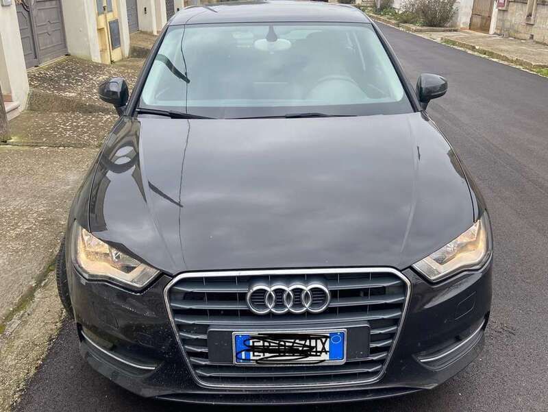 Nero Usata 2012 Audi A3 Ambition Tre volumi | 7000 € (Super prezzo) - Immagine 1/4