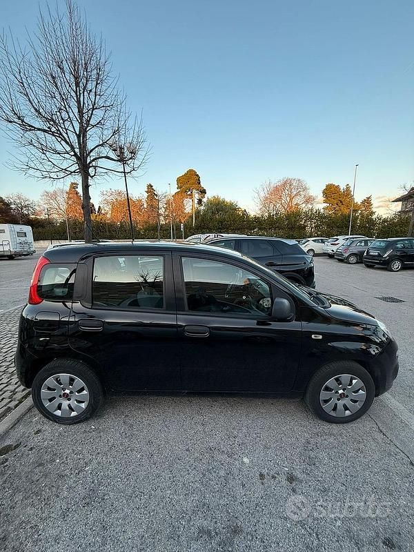 Usata Fiat Panda Lounge 69 CV (50 kW) 2017 Nero Utilitaria