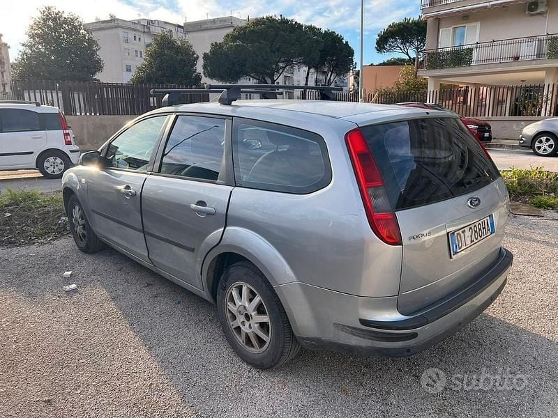 Usata Ford Focus 110 CV (80 kW) 2005 Grigio Station wagon