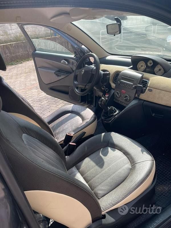 Usata Lancia Ypsilon 69 CV (50 kW) 2005 Nero Utilitaria